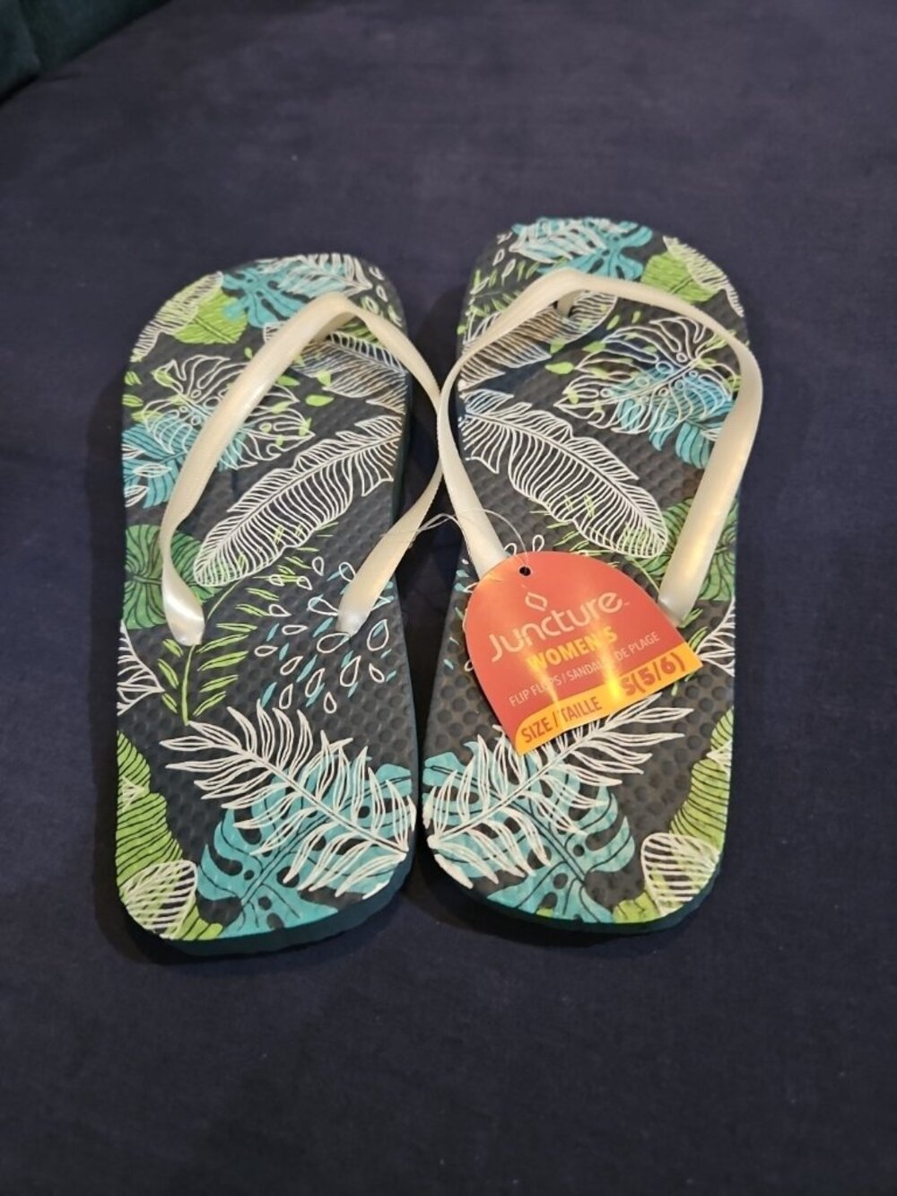 Women’s Juncture Flip Flops Small (5/6) New! - Picture 2 of 4